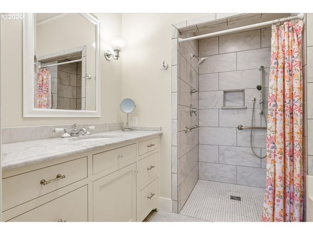 2233 Sw 21ST Ave, Portland, OR 97201