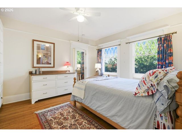 2233 Sw 21ST Ave, Portland, OR 97201