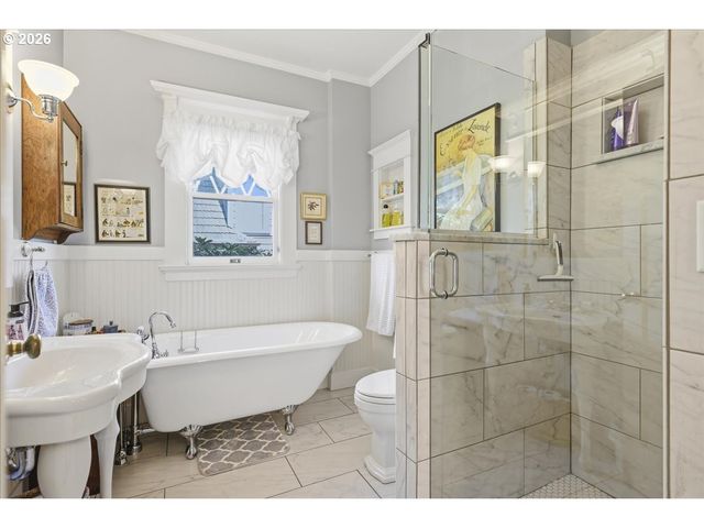 2233 Sw 21ST Ave, Portland, OR 97201