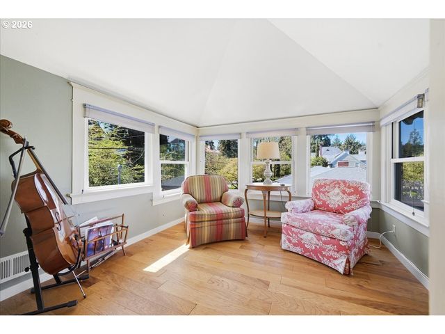 2233 Sw 21ST Ave, Portland, OR 97201