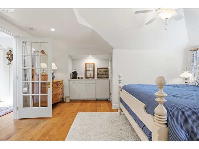 2233 Sw 21ST Ave, Portland, OR 97201