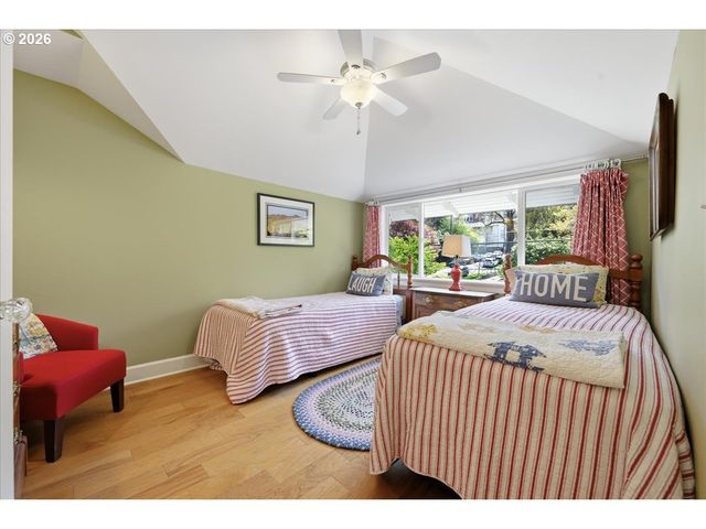 2233 Sw 21ST Ave, Portland, OR 97201