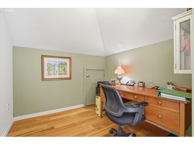 2233 Sw 21ST Ave, Portland, OR 97201