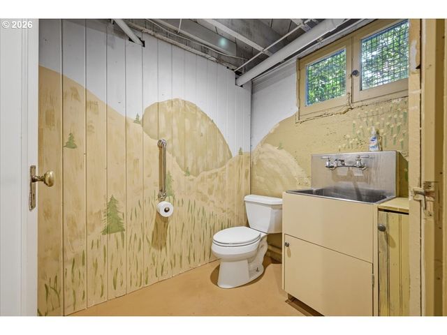 2233 Sw 21ST Ave, Portland, OR 97201