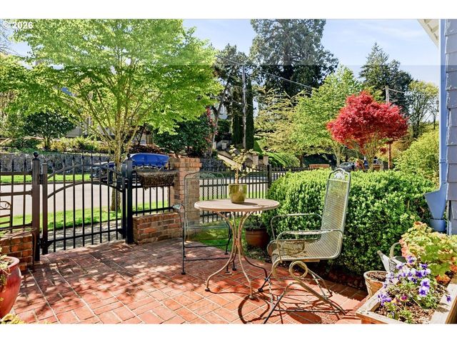 2233 Sw 21ST Ave, Portland, OR 97201