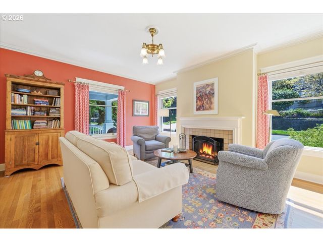 2233 Sw 21ST Ave, Portland, OR 97201