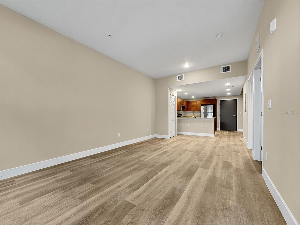 Image 7 of property listing at 4424 S TEXAS AVENUE 1-213, Orlando, FL 32839