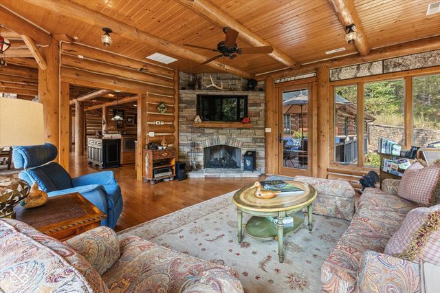 7839 W Bellsville Pike, Nashville, IN 47448