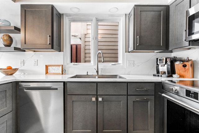 1261 Laurel View Drive, Ann Arbor, MI 48105