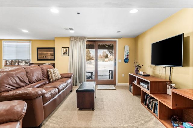 1261 Laurel View Drive, Ann Arbor, MI 48105