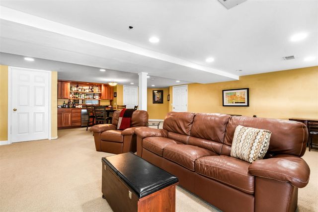 1261 Laurel View Drive, Ann Arbor, MI 48105