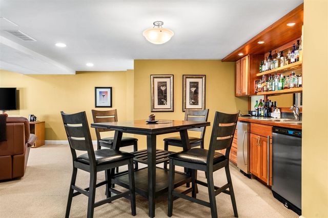 1261 Laurel View Drive, Ann Arbor, MI 48105