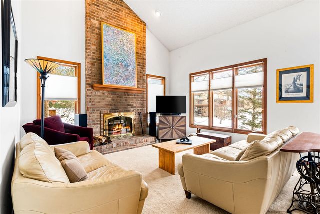 1261 Laurel View Drive, Ann Arbor, MI 48105