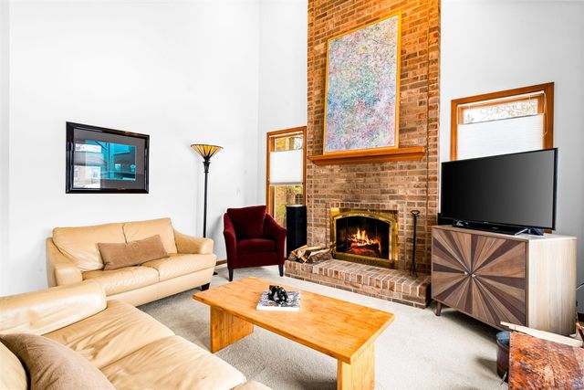 1261 Laurel View Drive, Ann Arbor, MI 48105