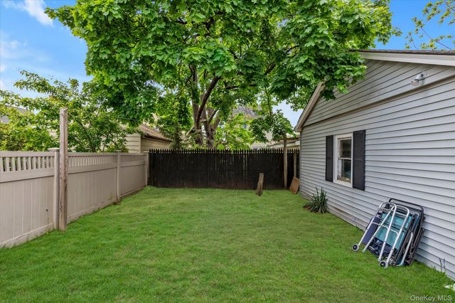 52 Syracuse Street, Williston Park, NY 11596