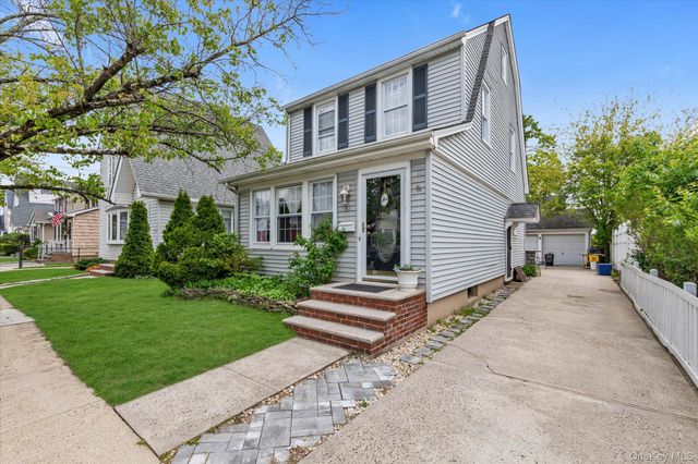 52 Syracuse Street, Williston Park, NY 11596