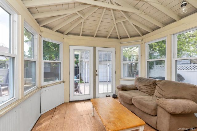52 Syracuse Street, Williston Park, NY 11596