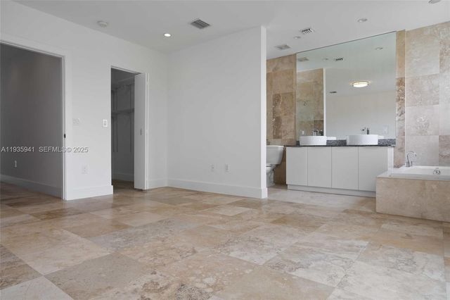 7004 NE 5th Ave, Miami, FL 33138