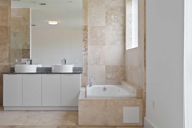 7004 NE 5th Ave, Miami, FL 33138