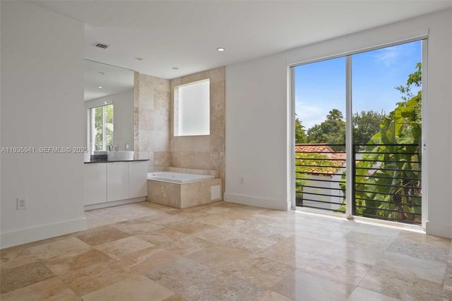 7004 NE 5th Ave, Miami, FL 33138