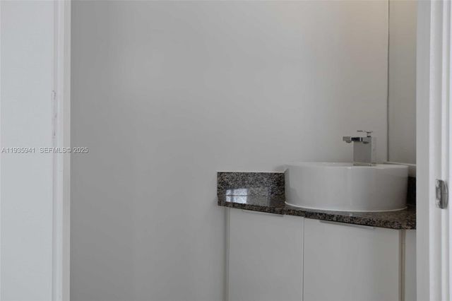 7004 NE 5th Ave, Miami, FL 33138