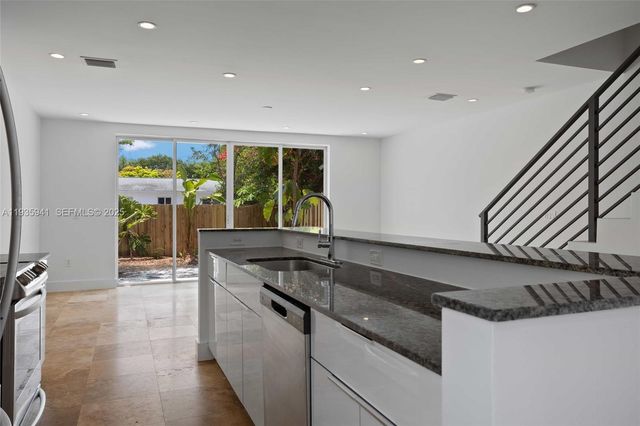 7004 NE 5th Ave, Miami, FL 33138