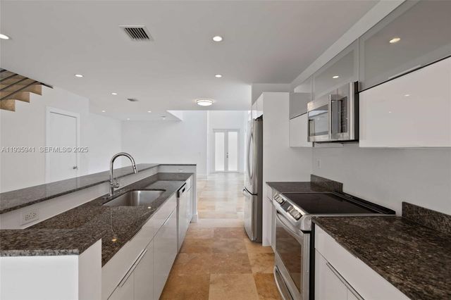 7004 NE 5th Ave, Miami, FL 33138