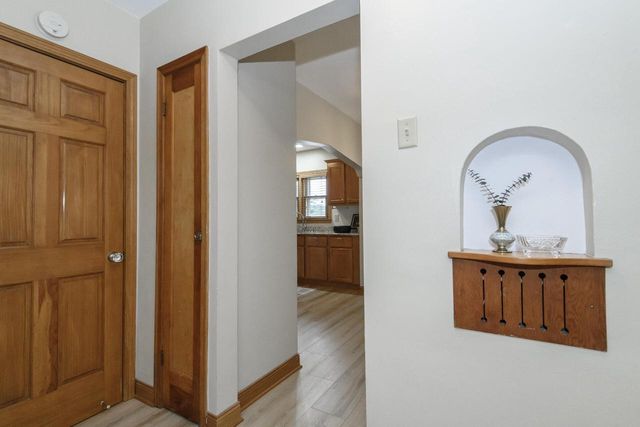 4019 S Kansas AVENUE, Saint Francis, WI 53235