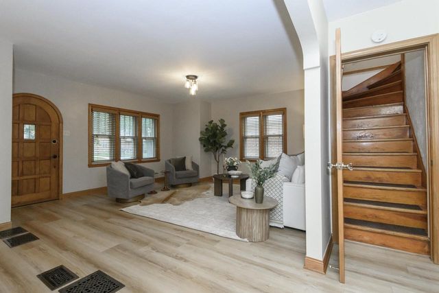 4019 S Kansas AVENUE, Saint Francis, WI 53235
