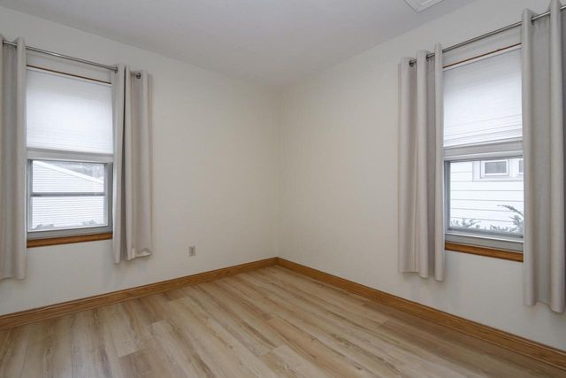 4019 S Kansas AVENUE, Saint Francis, WI 53235