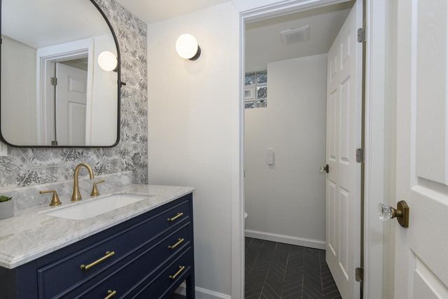 4019 S Kansas AVENUE, Saint Francis, WI 53235