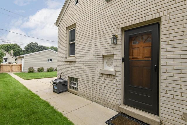 4019 S Kansas AVENUE, Saint Francis, WI 53235