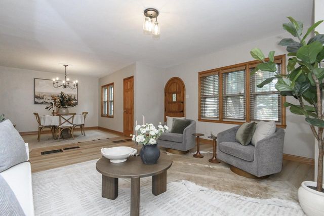 4019 S Kansas AVENUE, Saint Francis, WI 53235