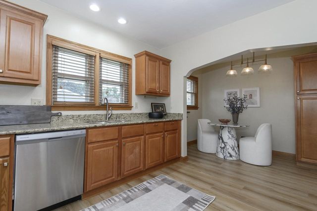 4019 S Kansas AVENUE, Saint Francis, WI 53235