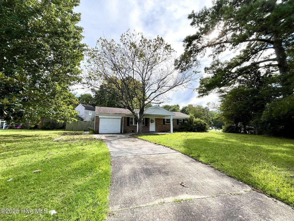 400 Ramsey Drive, Jacksonville, NC 28540