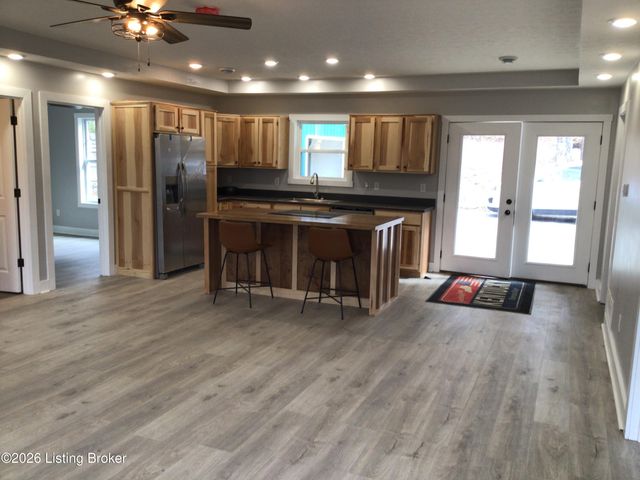 313 Pine Valley Dr, Shepherdsville, KY 40165