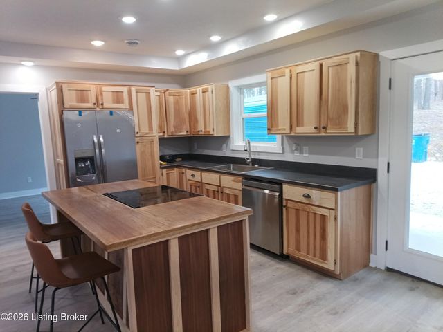 313 Pine Valley Dr, Shepherdsville, KY 40165