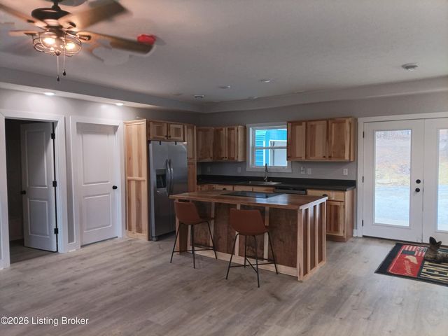 313 Pine Valley Dr, Shepherdsville, KY 40165