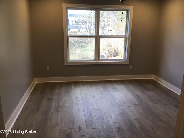 313 Pine Valley Dr, Shepherdsville, KY 40165