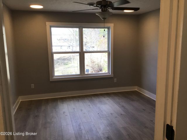 313 Pine Valley Dr, Shepherdsville, KY 40165