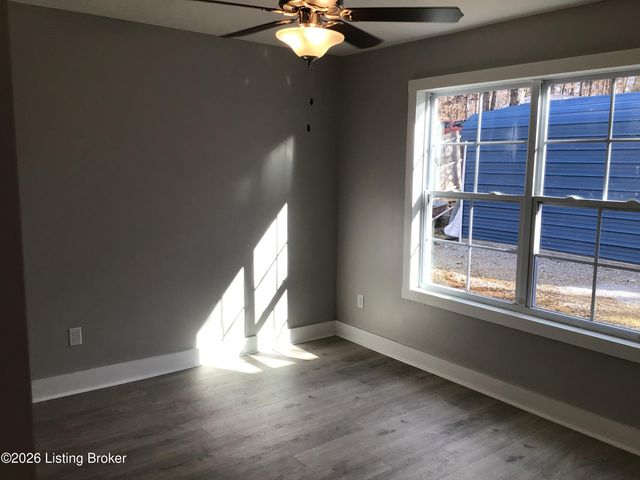 313 Pine Valley Dr, Shepherdsville, KY 40165