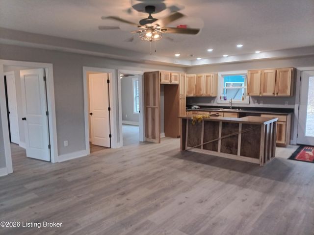 313 Pine Valley Dr, Shepherdsville, KY 40165