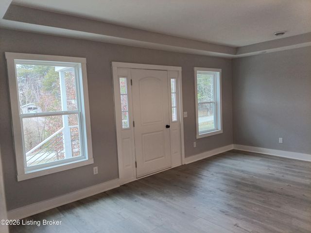 313 Pine Valley Dr, Shepherdsville, KY 40165