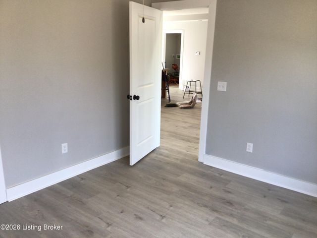 313 Pine Valley Dr, Shepherdsville, KY 40165