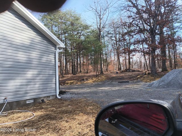 313 Pine Valley Dr, Shepherdsville, KY 40165