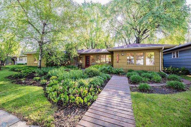 1209 5th Street N, Fargo, ND 58102