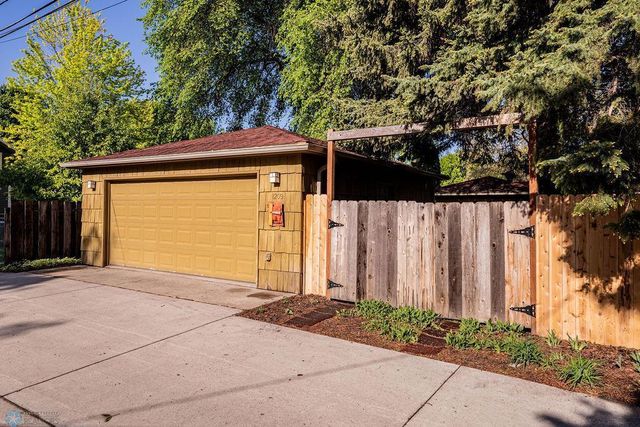 1209 5th Street N, Fargo, ND 58102