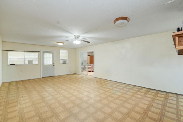 1421 N Avenue S, Freeport, TX 77541