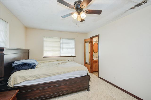 1421 N Avenue S, Freeport, TX 77541