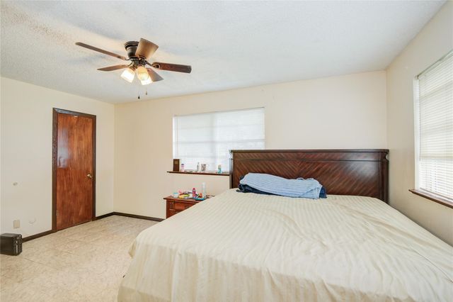1421 N Avenue S, Freeport, TX 77541